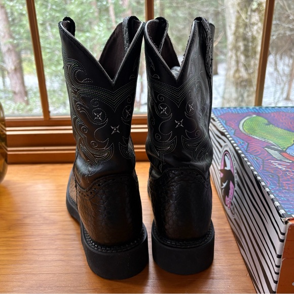 Justin Gypsy Boots Black Leather Cowboy Boots. - Picture 3 of 7